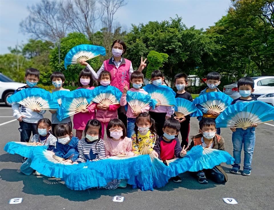 04月份鎮政活動剪影1110401 為兒童節活動做預演準備